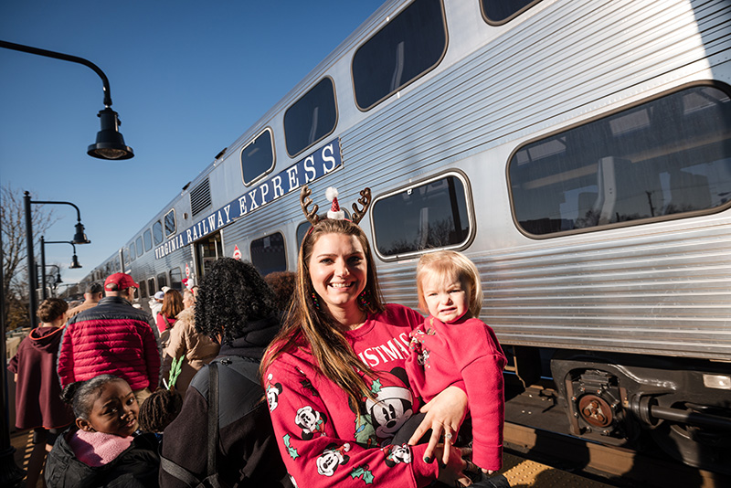 2023129.Santa_Trains.VRE-400